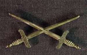 Bröstdekoration för riddare med stora korset.